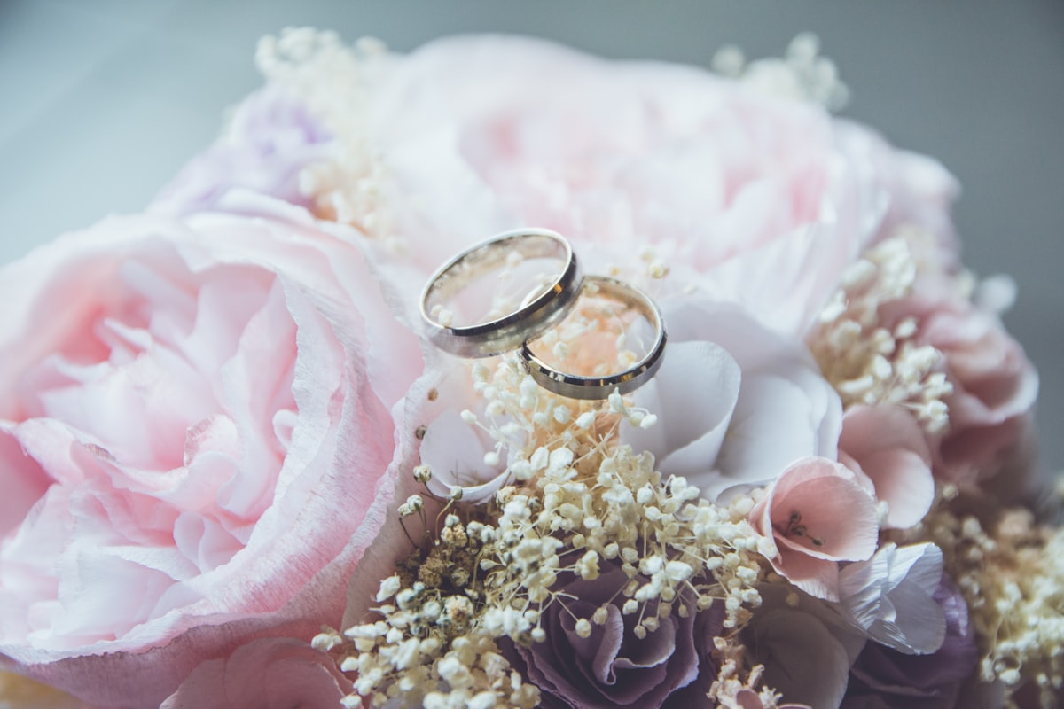 Détails d'un mariage élégant